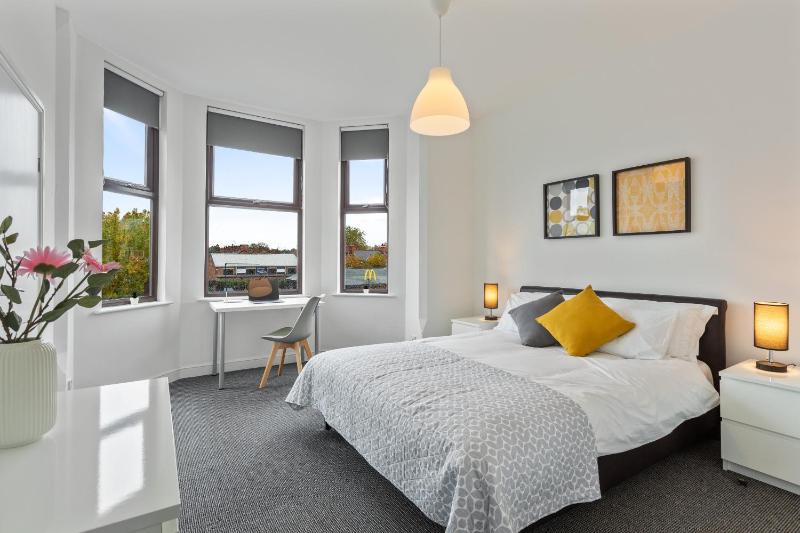 Deluxe Triple Room image 1