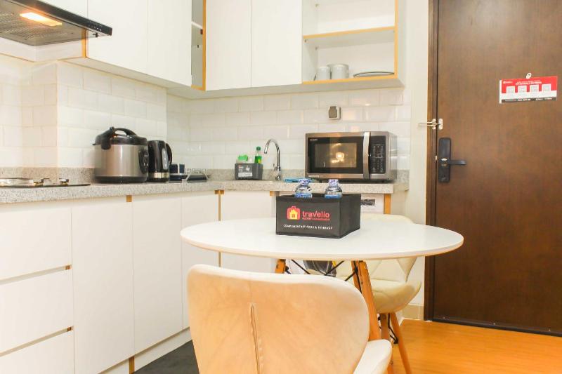 Nice and Elegant 1BR Apartment at Mustika Golf Residence By Travelio - image 20