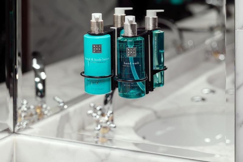 Deluxe Double or Twin Room image 3