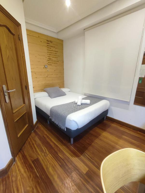 Single Room with Private Bathroom image 1