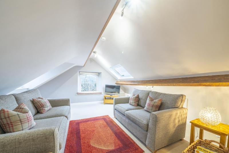 The Viewpoint - Stylish apartment in an elevated position in the centre of Ambleside - image 2
