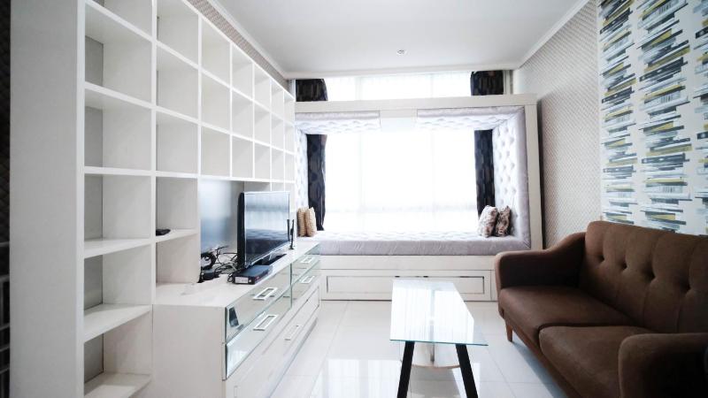 Stunning and Cozy 1BR at The Via and The Vue Apartment By Travelio - image 9