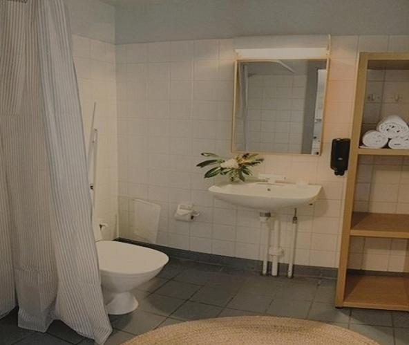 Economy Family Room image 3