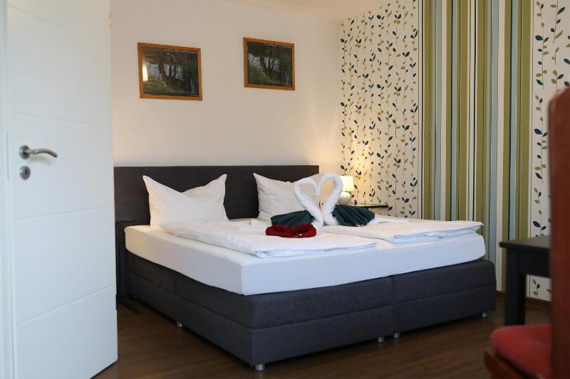 Double Room image 3