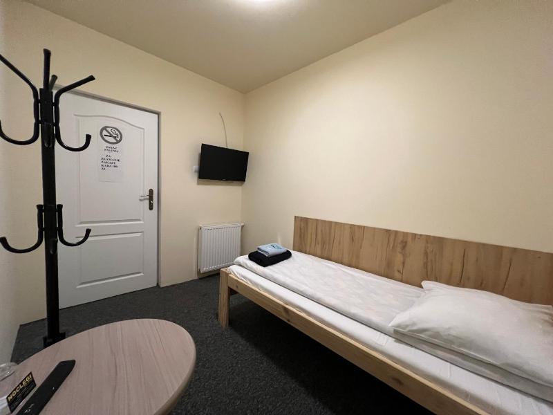 ETNA - Hostel -Noclegi Rzeszów 24 Pokoje -PARKING- - image 28