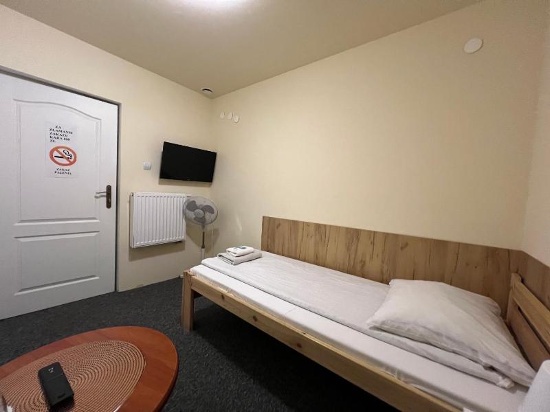 Single Room with Shared Shower and Toilet image 2
