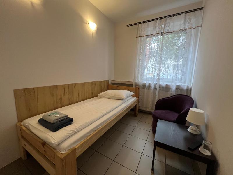 ETNA - Hostel -Noclegi Rzeszów 24 Pokoje -PARKING- - image 44