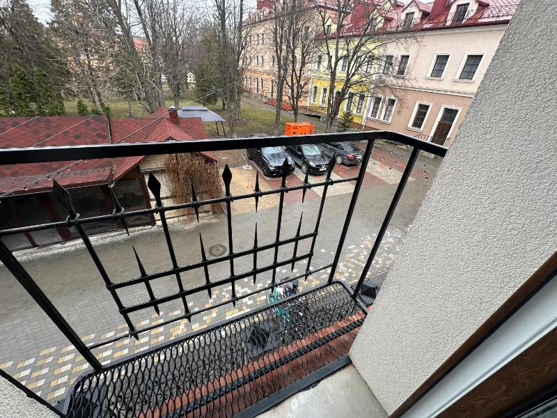 Double Room with Balcony image 3