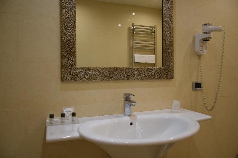 Superior Triple Room image 2