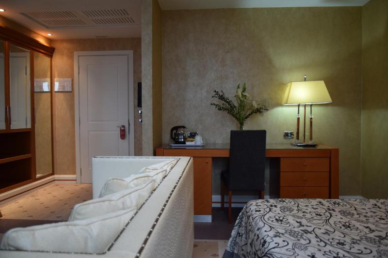 Superior Quadruple Room image 3