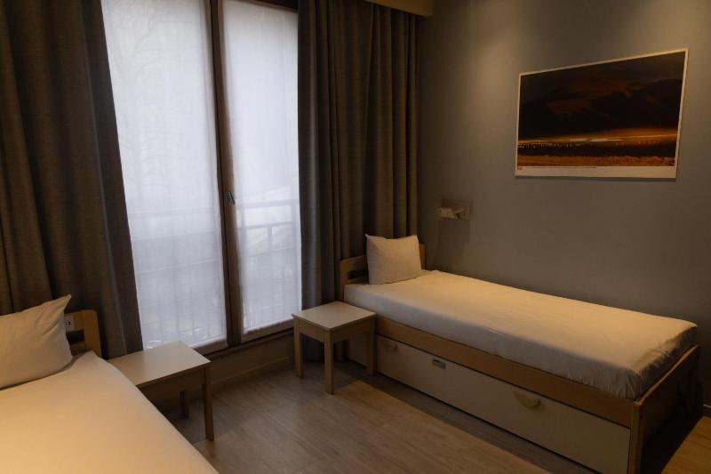 Standard Twin Room image 2