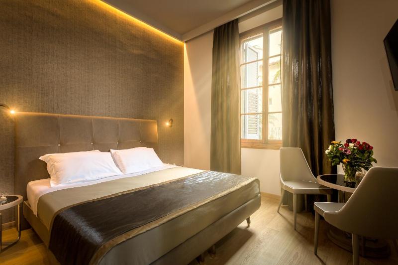 Deluxe Double or Twin Room with Garden View image 3