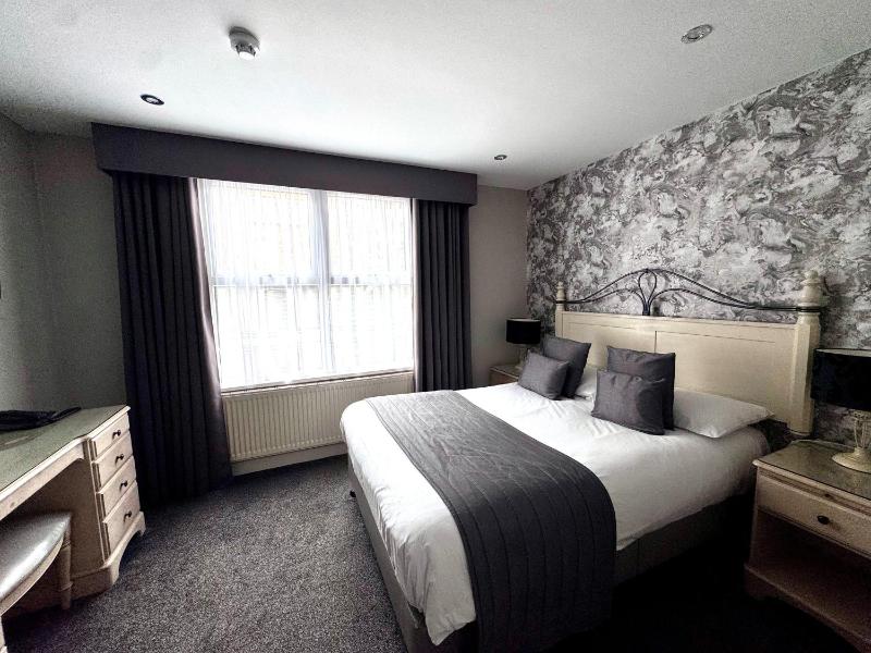 Double Room image 1