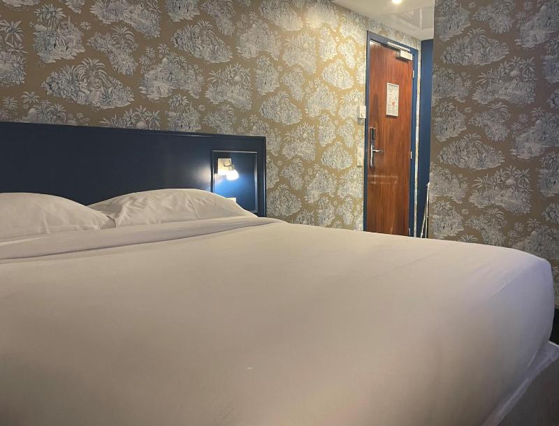 Double Room image 2