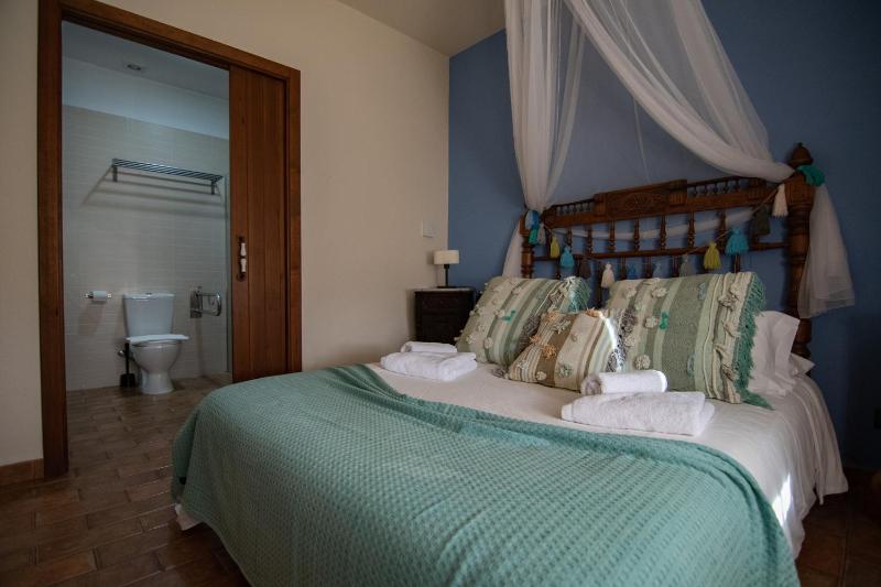 Double Room image 3