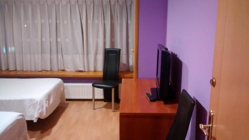 Twin Room image 2