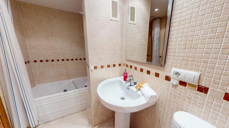 Apartamento Yuka en Dénia luminoso con terraza y piscina by Family Homes Rentals - image 11