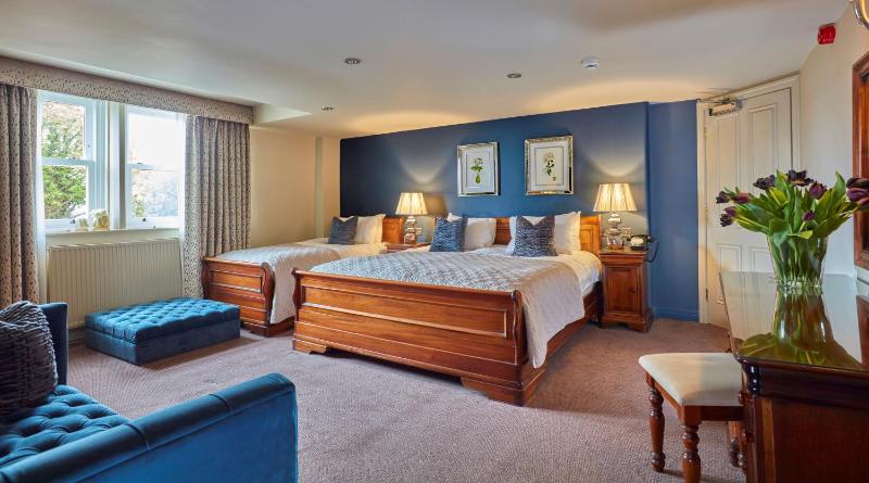 Family Room image 1