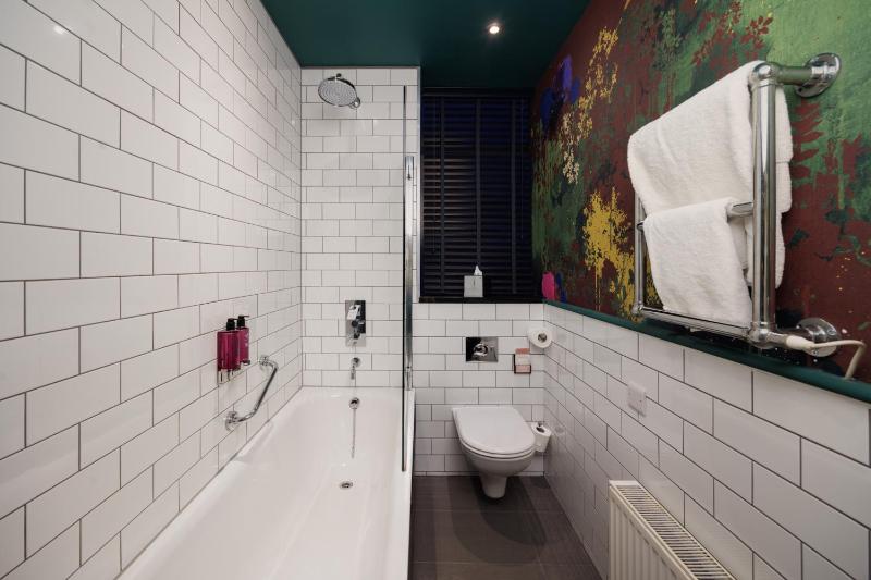 Standard Double Room image 3