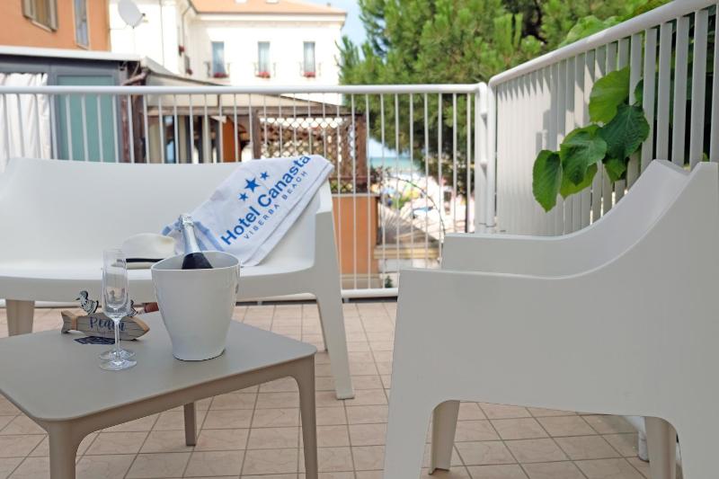 Hotel Canasta - image 27