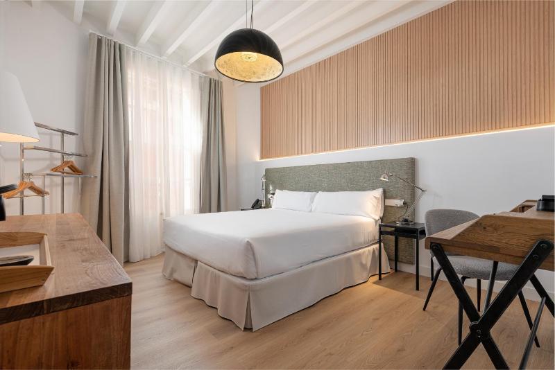 Premium Double or Twin Room image 4