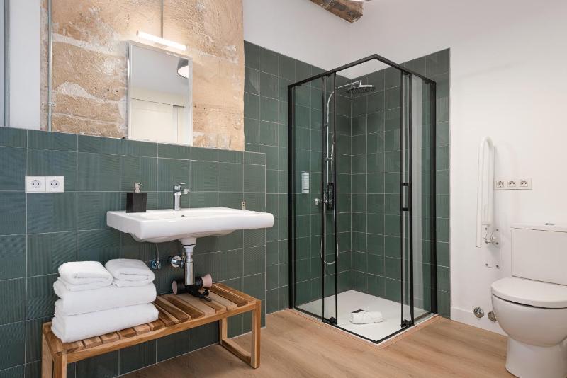 Premium Double or Twin Room image 3