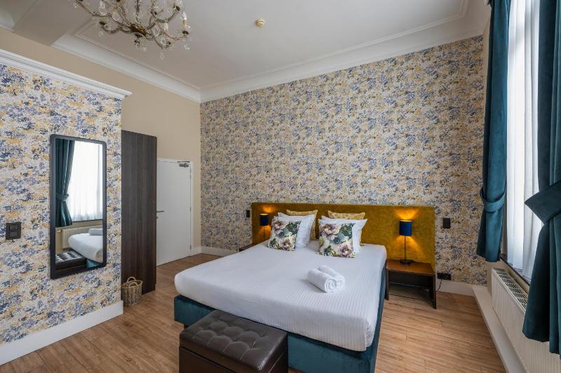 Superior Double or Twin Room image 4