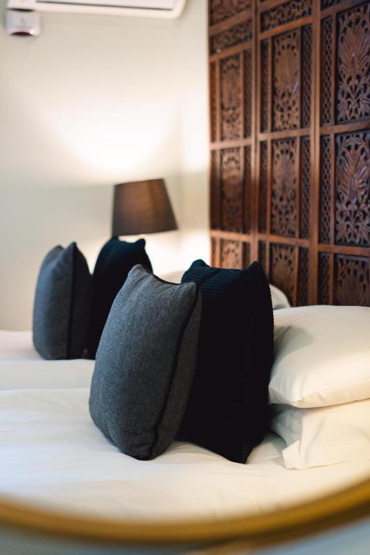 Luxury Twin Room image 4