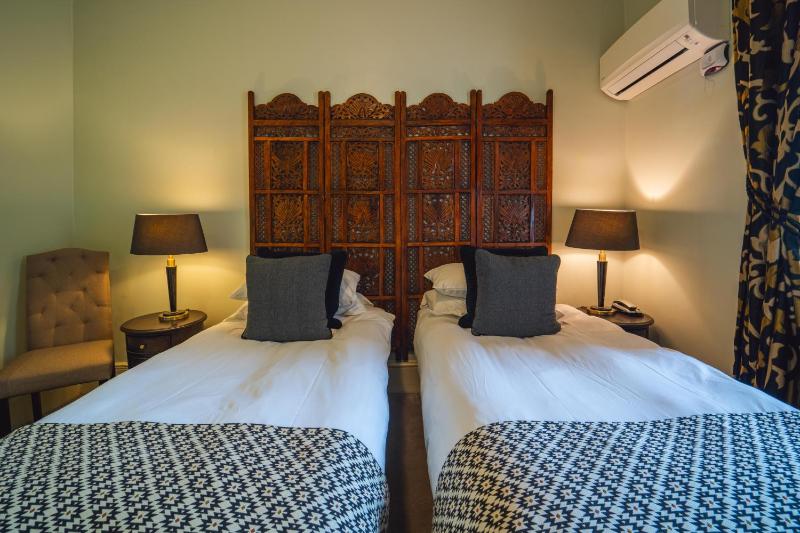 Luxury Twin Room image 3