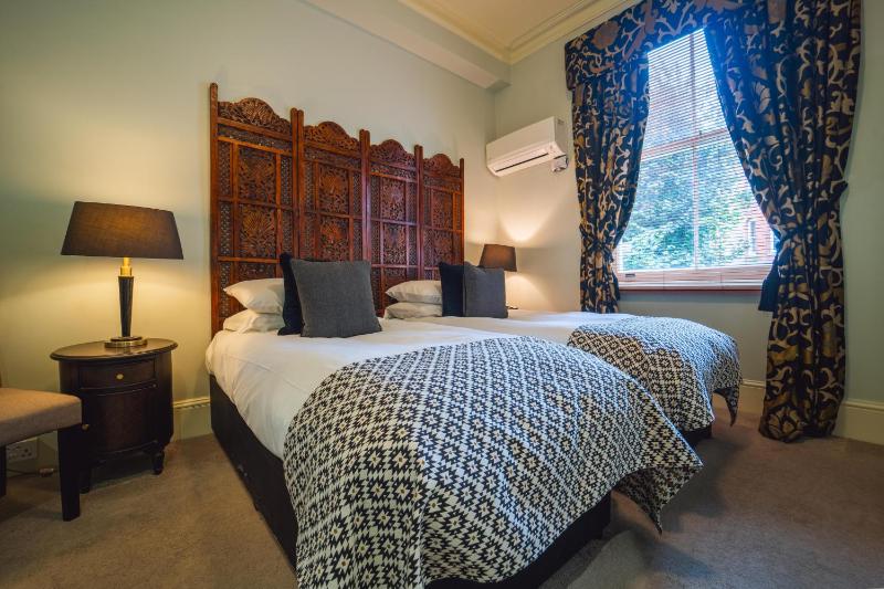 Luxury Twin Room image 2