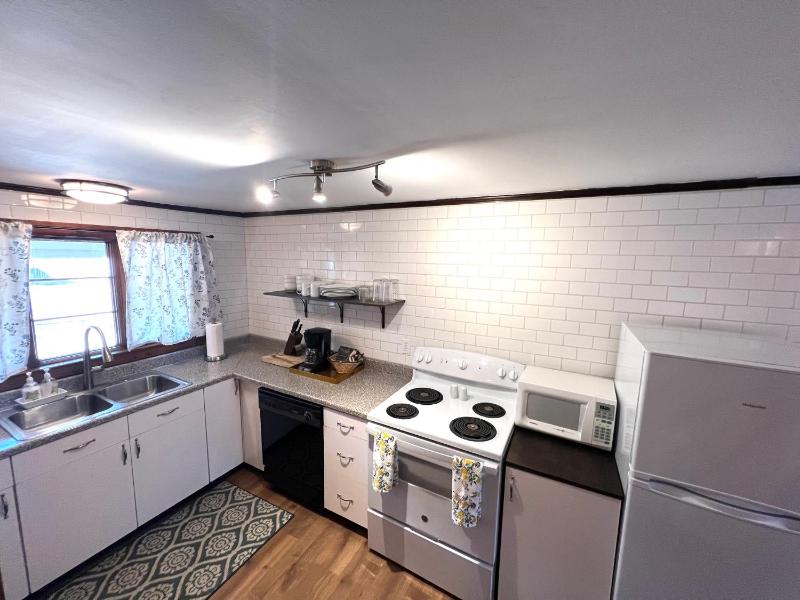 Three-Bedroom House image 4