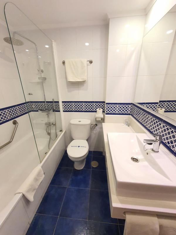 Double or Twin Room (2 Adults + 1 Child up to 11 years old) image 1