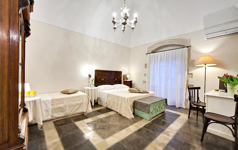 Superior Triple Room image 3