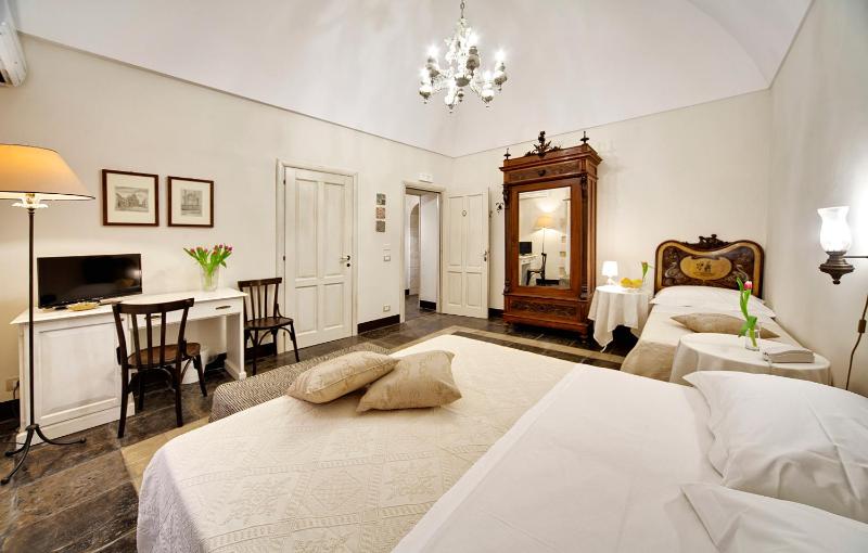 Superior Triple Room image 2