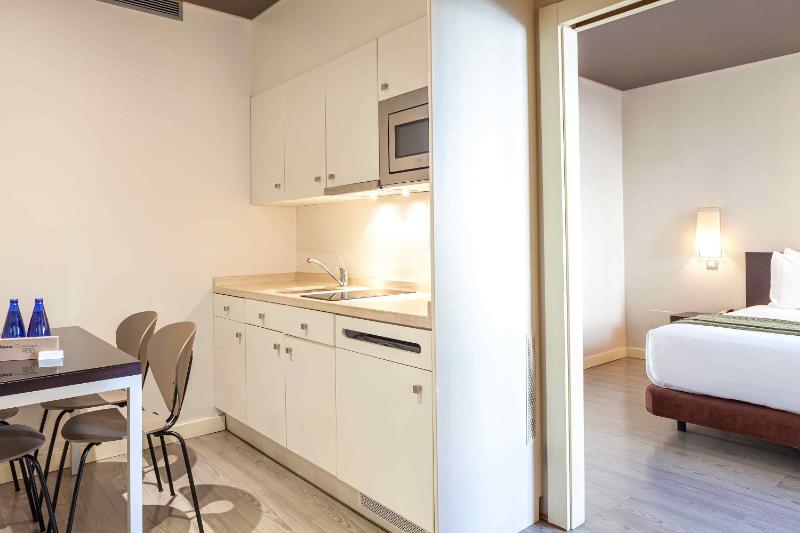 Deluxe Family Room image 4