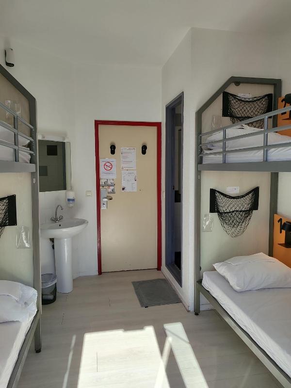 Quadruple Room with shower and shared toilet image 3