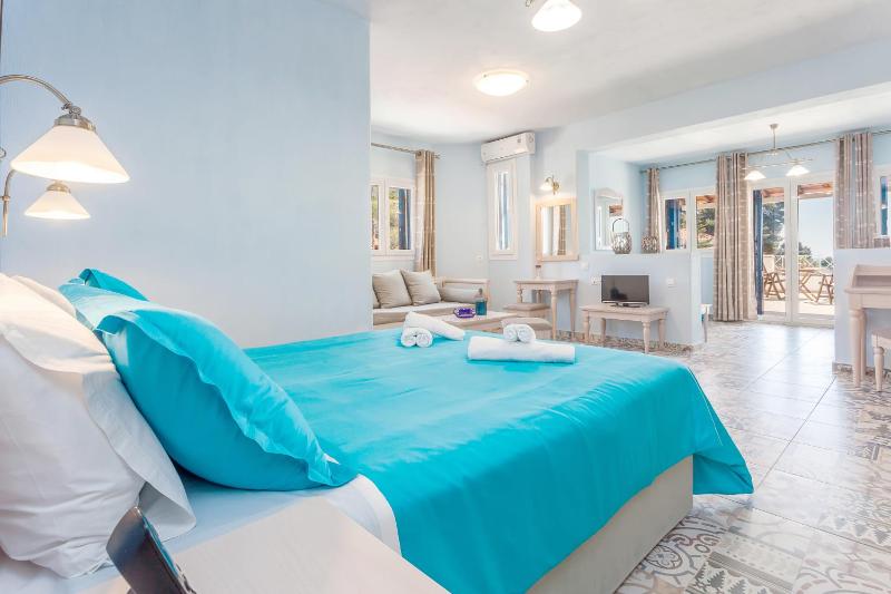 Stafylos Suites & Boutique hotel - image 3