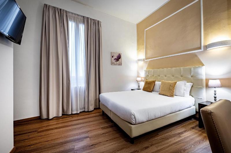 Double or Twin Room image 3