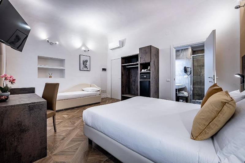 Superior Triple Room image 1