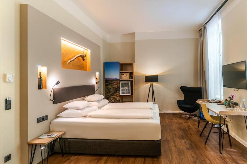 Economy Double Room image 1