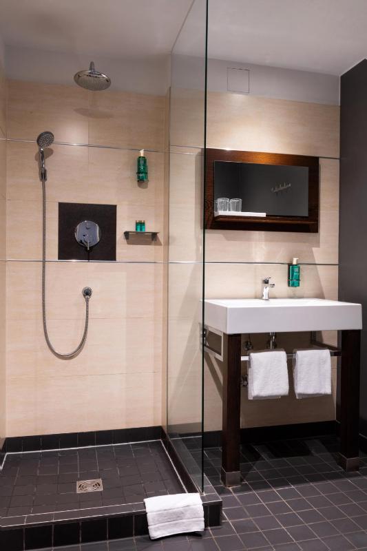 Classic Double Room image 3