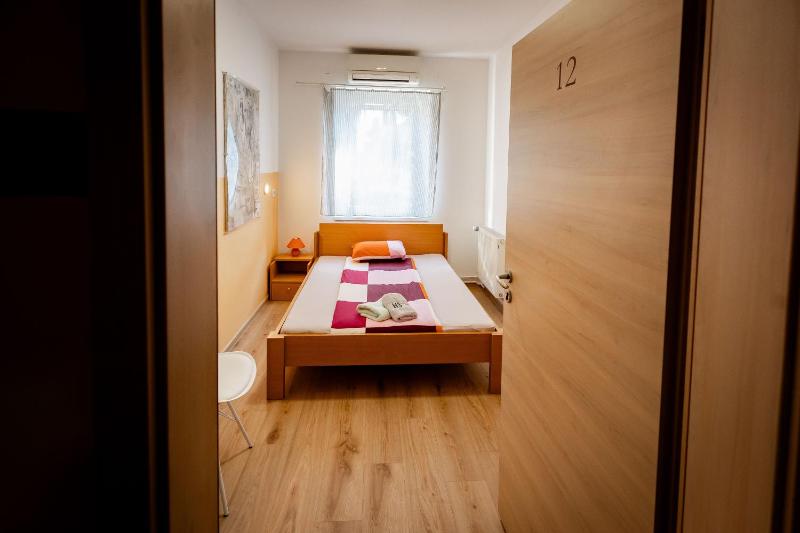 Single Room image 4
