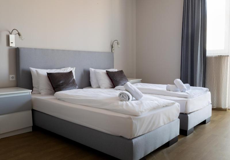Standard Twin Room with Balcony image 1