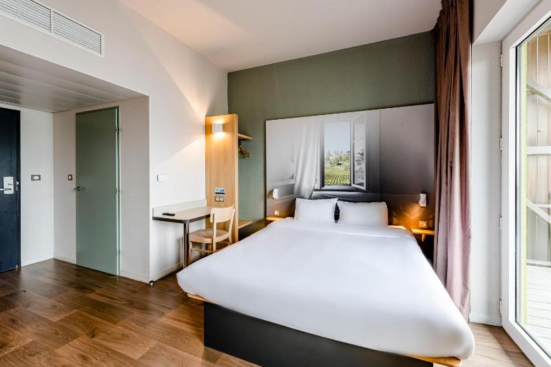 Quadruple Room image 3