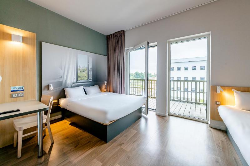 Quadruple Room image 1