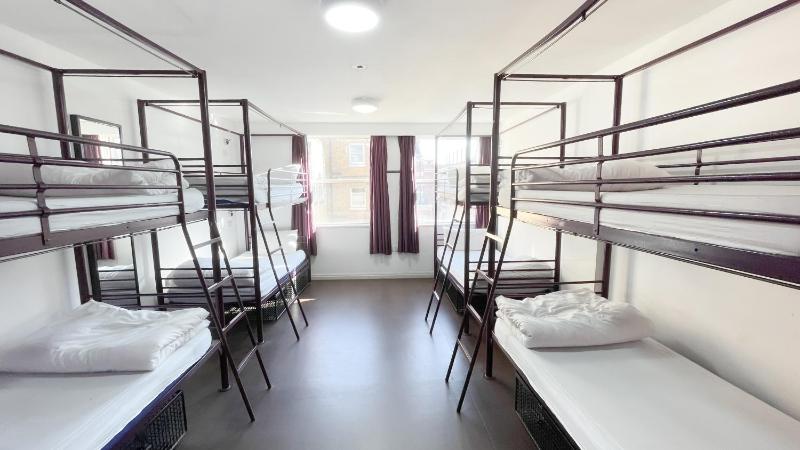 Bed in 8-Bed Mixed Dorm Ensuite image 1