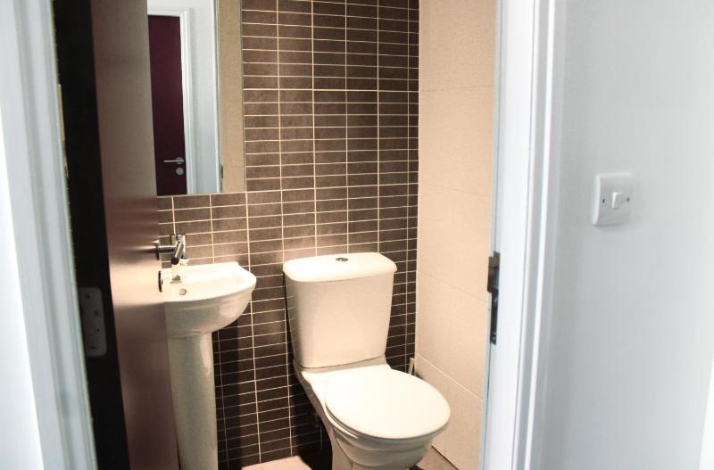Bed in 4-Bed Mixed Dorm Ensuite image 3