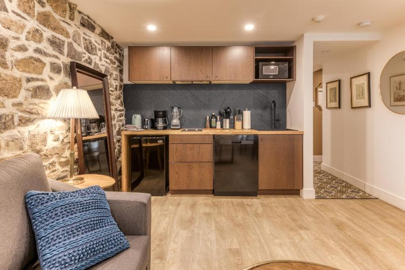 North House - Elegant 1 Bedroom Suite - image 5