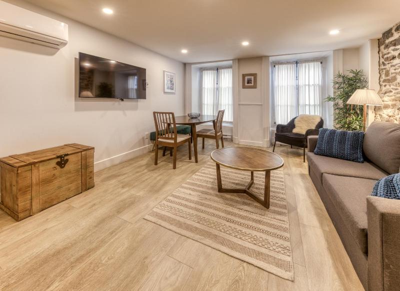 North House - Elegant 1 Bedroom Suite - image 15