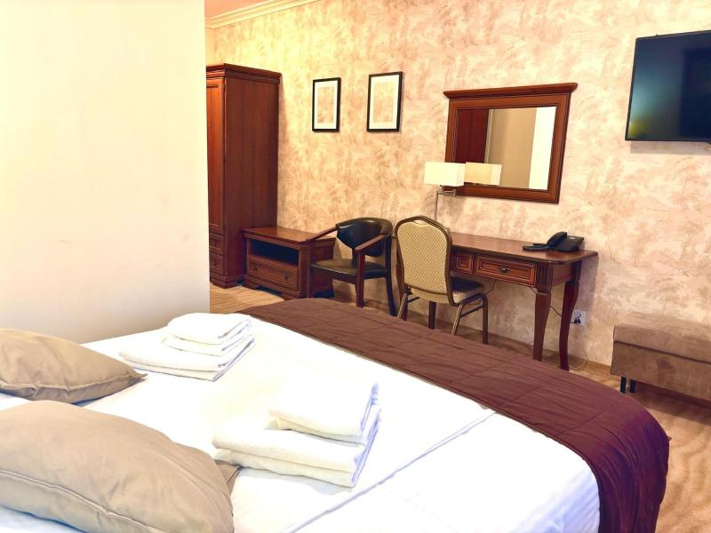 One-Bedroom Apartment image 3